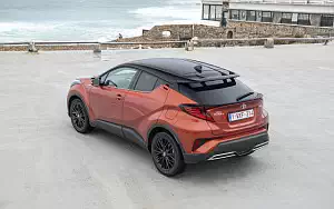   Toyota C-HR Hybrid (Orange) - 2019