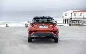   Toyota C-HR Hybrid (Orange) - 2019