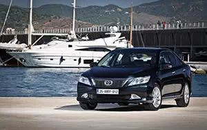   Toyota Camry - 2011