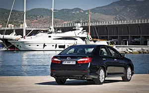   Toyota Camry - 2011