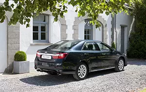   Toyota Camry - 2011
