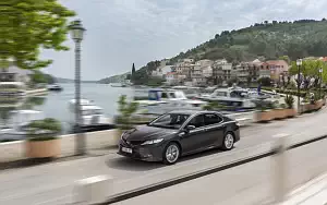   Toyota Camry Hybrid - 2019