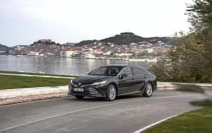   Toyota Camry Hybrid - 2019