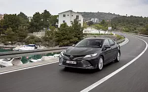   Toyota Camry Hybrid - 2019