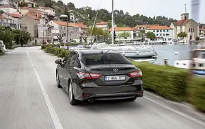   Toyota Camry Hybrid - 2019