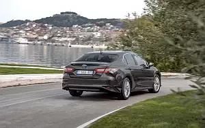   Toyota Camry Hybrid - 2019