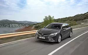   Toyota Camry Hybrid - 2019