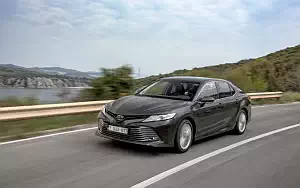  Toyota Camry Hybrid - 2019