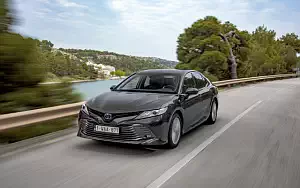   Toyota Camry Hybrid - 2019