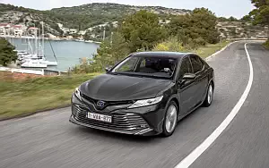   Toyota Camry Hybrid - 2019