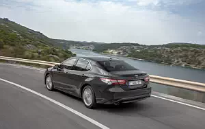   Toyota Camry Hybrid - 2019