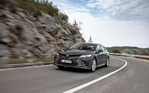   Toyota Camry Hybrid - 2019