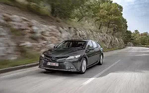   Toyota Camry Hybrid - 2019