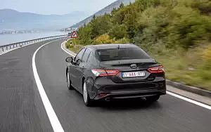   Toyota Camry Hybrid - 2019
