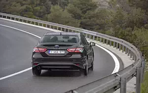   Toyota Camry Hybrid - 2019