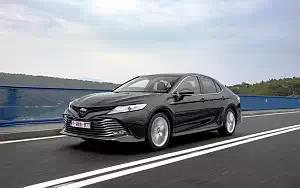   Toyota Camry Hybrid - 2019