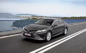   Toyota Camry Hybrid - 2019