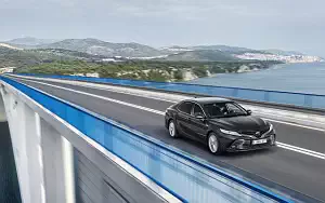   Toyota Camry Hybrid - 2019