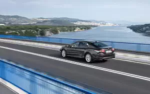   Toyota Camry Hybrid - 2019