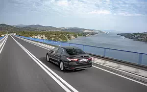   Toyota Camry Hybrid - 2019