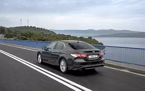   Toyota Camry Hybrid - 2019