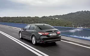  Toyota Camry Hybrid - 2019