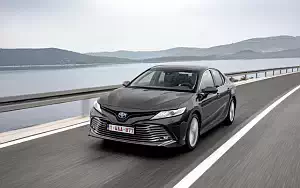   Toyota Camry Hybrid - 2019