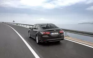   Toyota Camry Hybrid - 2019