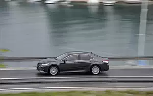   Toyota Camry Hybrid - 2019