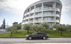   Toyota Camry Hybrid - 2019