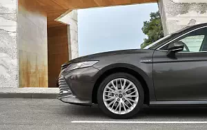   Toyota Camry Hybrid - 2019