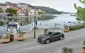   Toyota Camry Hybrid - 2019