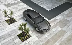   Toyota Camry Hybrid - 2019