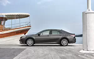   Toyota Camry Hybrid - 2019