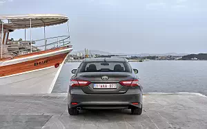  Toyota Camry Hybrid - 2019