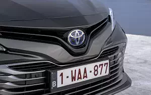   Toyota Camry Hybrid - 2019