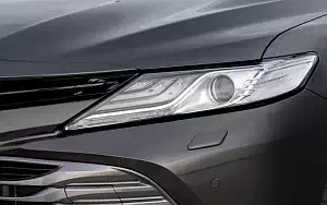   Toyota Camry Hybrid - 2019