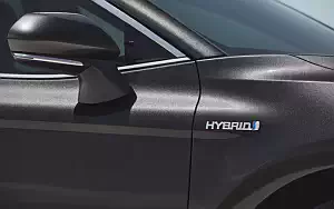   Toyota Camry Hybrid - 2019