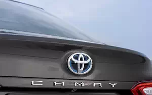   Toyota Camry Hybrid - 2019