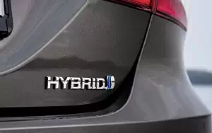   Toyota Camry Hybrid - 2019