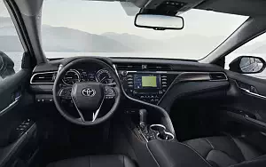   Toyota Camry Hybrid - 2019