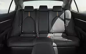   Toyota Camry Hybrid - 2019