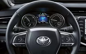   Toyota Camry Hybrid - 2019