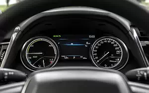   Toyota Camry Hybrid - 2019