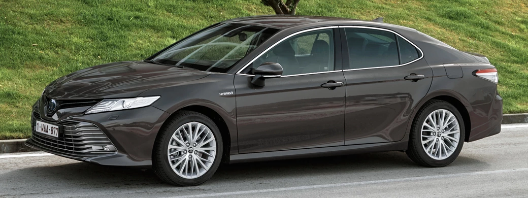   Toyota Camry Hybrid - 2019 - Car wallpapers