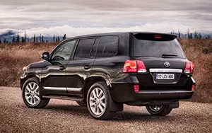   Toyota Land Cruiser 200 - 2012