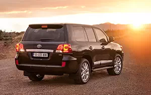   Toyota Land Cruiser 200 - 2012