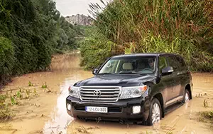   Toyota Land Cruiser 200 - 2012