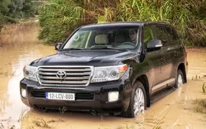   Toyota Land Cruiser 200 - 2012