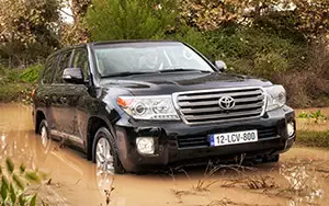   Toyota Land Cruiser 200 - 2012